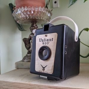 Vintage Valiant camera "620"